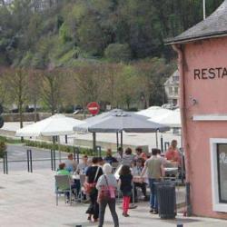 Les Pieds Sous La Table