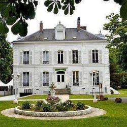 Logis Hostellerie Le Châtel
