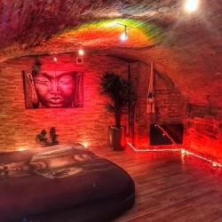 Loveroom