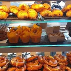 M Bretzels Café