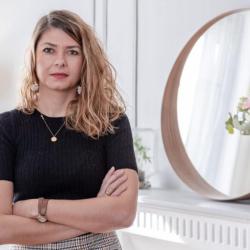 Maître Sarah Hollard  Notaire Paris  17
