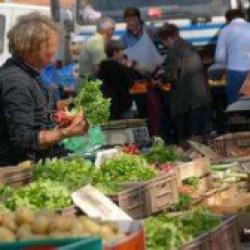Marché Place Du Champ De Foire