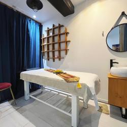 Massage Naphis Salon