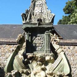 Monument Aux Marins Péris En Mer