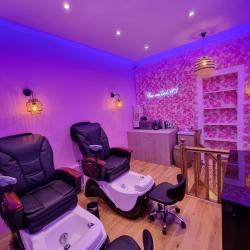 Nia Nails
