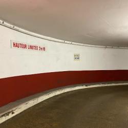 Parking Du Marché Des Batignolles