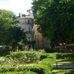 Place De La Canourgue