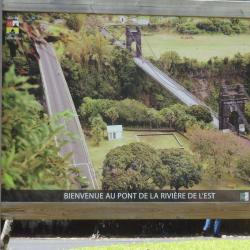 Pont Suspendu De La Rivière De L'est
