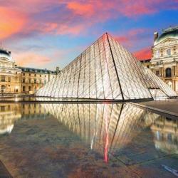 Pyramide Du Louvre