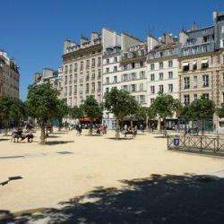 Square De La Place Dauphine