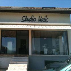 Studio Nails