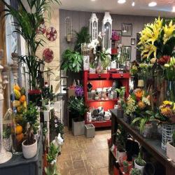 Artisan Fleuriste Au Comptoir Fleuri