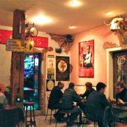 Troll Café
