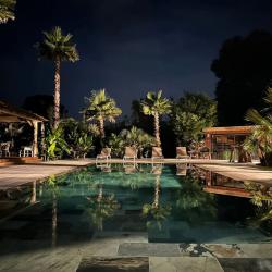 Tropicana Lodge