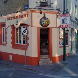 Universal Planet Pizzeria Kebab