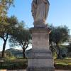 Vierge donnant sur la garrigue
