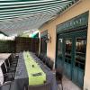 Prêts pour un repas de groupe en terrasse abritée, Restaurant Au Petit Chez Soi (Ptit Chessois) - Pajo à La Celle Saint Cloud, proche de Versailles