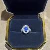 Bague saphir et diamants — photographie AVBA