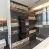 Salle d’eau / salle de bain moderne

Conception d’une salle de bain contemporaine avec rangements, éclairage intégré et finitions soignées.