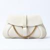 Sac mariage cérémonie chaine et cuir Blanc fabriqué en France à Cholet. Prêt pour le jour J , le Blanc qui fait crépiter les flashs des photographes !
Un petit bijoux, ce Sac Cocktail à la main en balancé avec votre robe de soirée, il crée un ensemble très élégant . En boutique en ligne