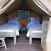 Dormir confortablement dans un hébergement atypique, une tente safari à Azay le Ferron (36)