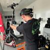 🛠️ Technicien Fix&Go Mobility en pleine réparation de trottinette électrique
