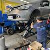 Réception et contrôle d’un véhicule premium au Garage AGL, spécialiste entretien auto à Lyon 3.