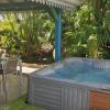 Jazucci privée au Gites Blue Karaib à Sainte-anne en guadeloupe, site avec 6 bungalows à louer pour vos vacances