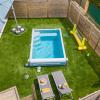 Piscine privée chauffée et jardin avec transats – Gîtes Domaine de la Chapelle Roquefort-les-Pins