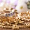 Rachat de Bijoux en Or - Chez Gold Nord !
Nous rachetons vos bijoux en or, même cassés ou abîmés, avec estimation gratuite basée sur le cours officiel du marché.
Colliers, bagues, bracelets, débris d’or : chaque pièce est pesée et évaluée avec précision pour une transaction rapide, sécurisée et transparente.