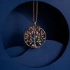 Collier Arbre de Vie, réalisé sur-mesure en or jaune 18k. Grenats de couleur et diamant  façonné à Strasbourg dans notre atelier.