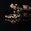 Alliance végétale en or jaune 18k, serties de diamants. Une création unique, sur-mesure, réalisée à Strasbourg dans notre atelier de bijouterie joaillerie.
