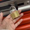 Chez HelloBox Dunkerque, la sécurité de vos biens est notre priorité. Chaque box est verrouillé par un cadenas personnel, vous êtes le seul à avoir accès à votre espace de stockage. Une tranquillité d’esprit garantie, en complément de notre vidéosurveillance 24h/24.