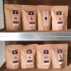 Sélection de cafés arabica aromatisés en sachets de 18 dosettes souples compatibles Senseo.