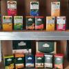 Une sélection de thés et infusions de la marque Ahmad Tea London, plus de 40 références de thés conditionné en boite de 20 sachets individuels ou en coffret