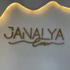 Janalya Care – un lieu pensé pour vous, alliant technicité esthétique et douceur dans un univers élégant et naturel.