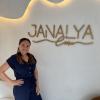 Infirmière depuis plus de 7 ans à Ozoir, j’ai créé Janalya Care pour accompagner les femmes dans leurs transformations avec bienveillance et expertise.