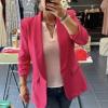 On craque pour cette tenue chic et lumineuse :
✨ Blazer fuchsia pour une touche de peps
✨Nouveauté Débardeur fine maille rose pâle 
✨ Jean flare pour une allure décontractée mais élégante
Un look parfait pour être féminine et stylée en toute simplicité 💕
📍 Retrouvez ce look  chez Joli Look – 4 rue des Résistants, Armentières
👉 Suivez-nous sur Instagram & Facebook : @jolilook