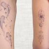 Deux tatouages en lignes fines : un bras avec des requins. Et un autre, unalome accompagné d'une fleur de lotus et d'un croissant de lune, symbole spirituel du chemin vers la sérénité — réalisés chez Kanea Tattoo & Beauty à Toulon.