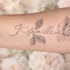 Tatouage d'avant-bras dédié à la famille, accompagné d'une rose en lignes fines — réalisé chez Kanea Tattoo & Beauty à Toulon.