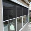 Installer une moustiquaire enroulable vous assure un confort optimal durant les saisons chaudes. Fonctionnelle et élégante, elle se range facilement grâce à son mécanisme d’enroulement silencieux.