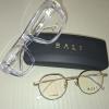 BALI - Collections conçues à Paris pour exprimer la confiance en soi par des détails subtils. Chaque courbe, chaque épaisseur, chaque finition contribue à une esthétique cohérente et durable. Lunettes optiques et solaires au design étudié. Disponibles au 51 Cours Berriat, Grenoble. 📞 04 76 87 17 00
