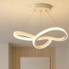 Plafonnier LED moderne avec forme originale, parfait pour créer une ambiance lumineuse design et élégante dans un salon, une chambre ou une entrée.