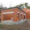Réalisation d'un garage et de la partie habitation en brique de terre cuite pour une meilleure isolation thermique .