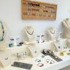 Boutique Adenya Dinan, collection de bijoux en ivoire végétal, tagua