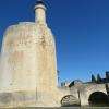 A l'extérieur des remparts