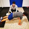 Cours de sport avec sangle de suspension
