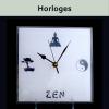 Horloges noires ou blanches teintées dans l masse et gravées par sablage.