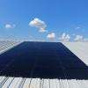 Installation de panneaux solaires photovoltaïques en sur-imposition sur un gymnase - couverture bac acier