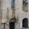 Porte Gothique flamboyant(XV° siècle ornée de pinacles.